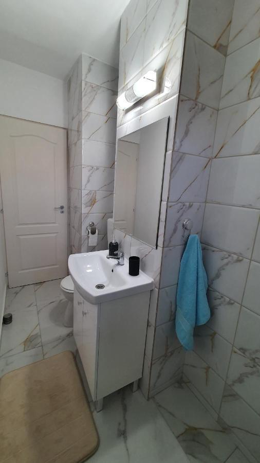 Apartamento Apartament Estera Oradea Exterior foto